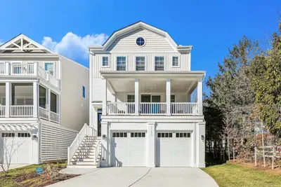 Image de New Listing 2025! Brand New Build! Experience the perfect blend of modern elegance and coastal charm in this brand-new vacation home
