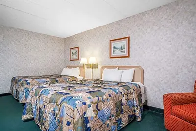Image de Norwood Inn and Suites Lacrosse - Standard 2 Queen Bed Non Smoking