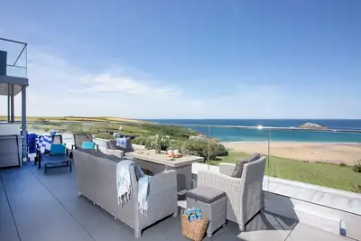 Image de First-floor 3 bedroomed Apartment with private sea view sun terrace