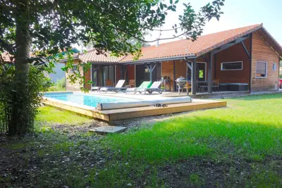 Image de Maison bois avec piscine chauffée
