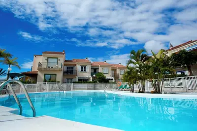 Image de First line holiday house in the exclusive and private marina of Pasito Blanco.