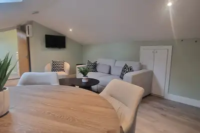 Image de Upgraded Loft Style Duplex at Rathmines Village