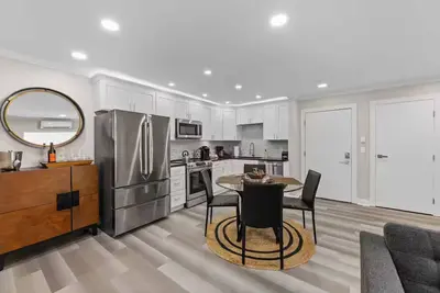Image de Contemporary One Bedroom In Beautiful River Town