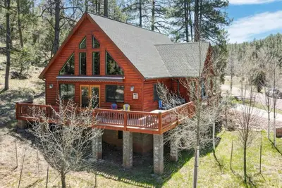 Image de Charming 3-bedroom cabin house with WiFi and Ac in lovely Christopher Creek