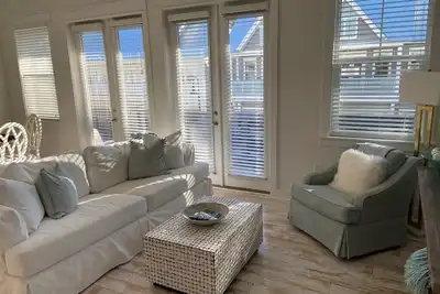 Image de \"Laissez Les Bons Temps Rouler\" - Charming 2-bedroom condo on 30a in Watersound