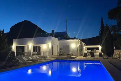 Luxury Spacious 10 sleeper with private pool