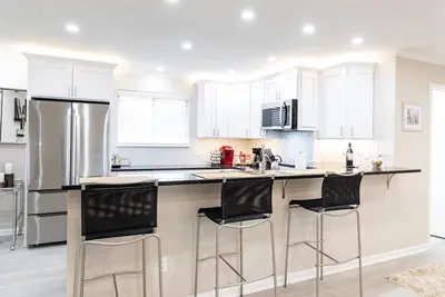 Image de Modern 2 Bedroom in Beautiful River Town Near City