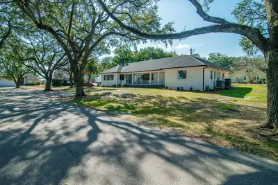 Image de Cypress Chaos, beautiful home with incredible marsh views in Willowbank