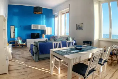 Image de The Window On The Sea - Amazing Apt. on the Beach
