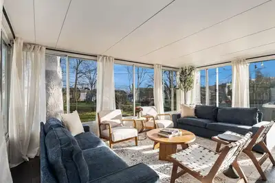 Image de Stunning w/King Beds, Hot Tub, Sauna, By Pv Shops