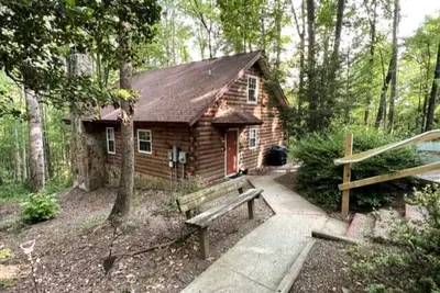 Image de Forest Cabin Minutes from Stone Mountain, Nc