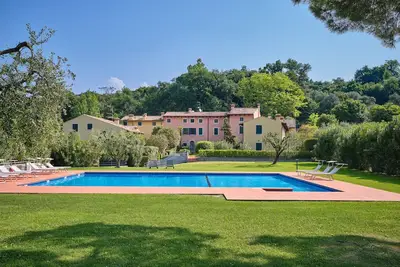 Image de Regarda - Appartement Antico Convento, residene Paerno avec piscine et tennis