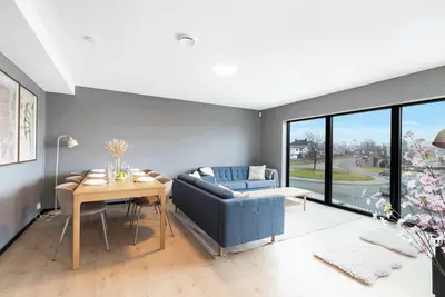 Image de 5 Bedrooms I Jacuzzi & El-Parking - Brand new!