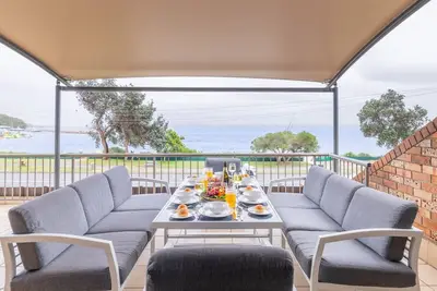 Image de A Yachtsman Rest, 3-37 Victoria Pde - stunning unit with stunning views