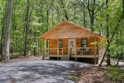 Image de Coyote Den-cozy cabin w/hot tub & fire pit