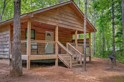 Image de Fox Hole-cozy cabin in the woods w/hot tub & fire pit