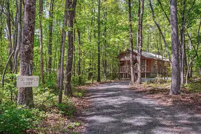 Image de Squirrel's Nest-cozy cabin w/hot tub & fire pit