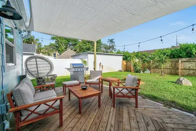 Image de Backyard oasis, 5min drive to beach, Dog friendly