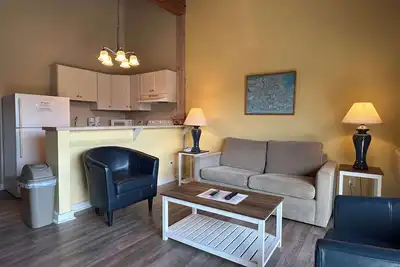 Image de Island Inn - 2 Bedroom & 2 Bath Townhouse - 44g - Oak Bluffs, Ma