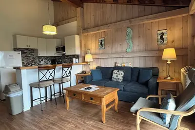 Image de Island Inn - 2 Bedroom Townhouse - 40g - Dog-friendly - Oak Bluffs, Ma