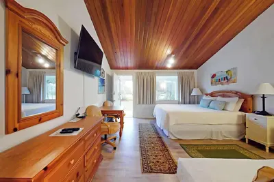 Image de Island Inn - Queen Studio - 22f - Dog-friendly - Oak Bluffs, Ma