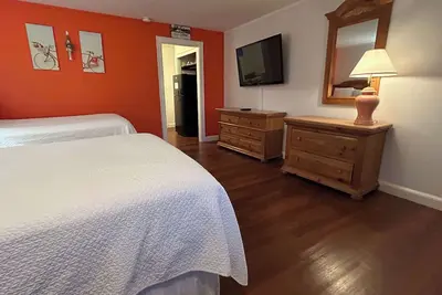 Image de Island Inn - Studio Suite - 5b - Dog-friendly - Oak Bluffs, Ma