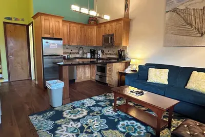 Image de Island Inn - 2 Bedroom & 2 Bath Townhouse - 48g - Oak Bluffs, Ma