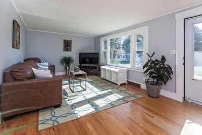 Image de Spurwink Meadows Homestead Property perched amongst tranquil pastoral farmland