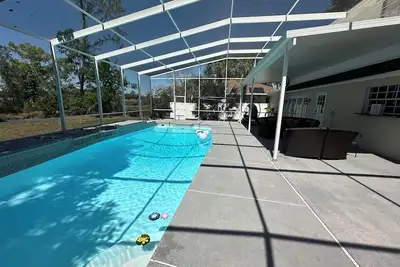 Image de Spacious 4 bedroom 3. 5 bath Pool home W/ Gym! !
