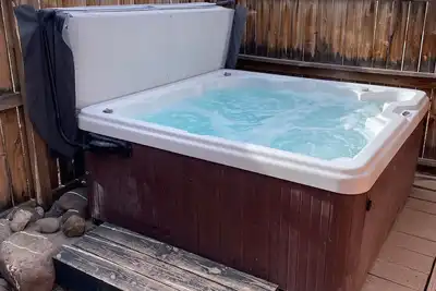 Image de \"E\" Elk Cabin - Private Hot Tub!