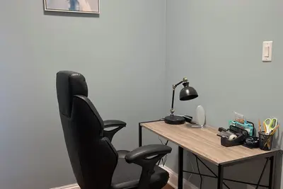 Image de Chic 2-bedroom apartment with WiFi, Ac in delightful Logan Square Chicago