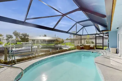 Image de Charming and sleek pool home, family friendly with canal access to river, Wifi