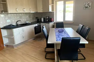 Image de Cozy, sunny apartment with large balcony