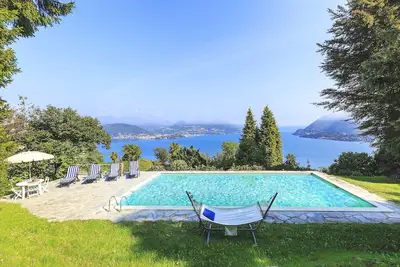 Image de Villa classique de caractère avec piscine et vue lac! - Villa La Brisina
