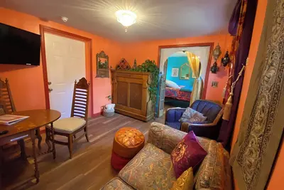 Image de Unique Brand New Apartment in 1920's Home