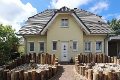 Image de Beautiful vacation home, only 100 m from the Baltic Sea beach, with sea view, fireplace, sauna, beach chair and billiard room. It is for max. 11 people