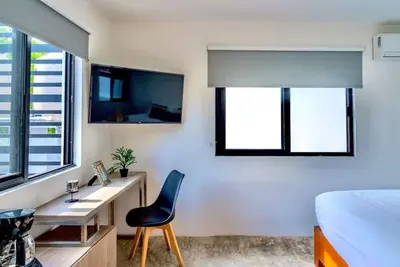 Image de Chambre privée | Terrasse avec jardin et piscine |