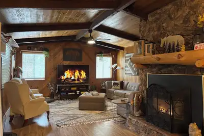 Image de New 3-bedroom cabin in amazing Twain Harte-Game Room, Fire Pit, King Beds