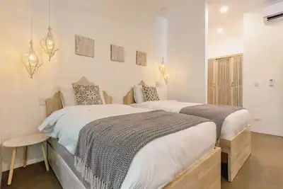 Image de Lovely Studio w/ Private Roof Deck by Surf & Shops