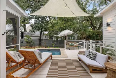 Image de Minutes from downtown & the beach, enjoy a family-friendly Mount Pleasant home