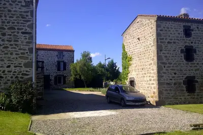 Image de Ancienne ferme au calme. Vue panoramique pleine nature lacs et volcans