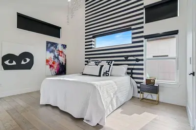 Image de Luxury Stay Near Downtown & Airport!