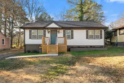 Image de Modern & Cozy Gem: Close to Airport & Attractions!