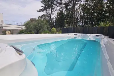 Image de Villa d'exception, 5 chambres, 20m plage, spa.