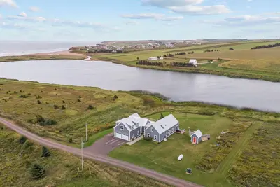 Image de 5 Bedroom Luxury Beach House at Cousins Seaside Cottage in Sea View Pei