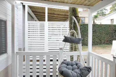 Image de Maison mobile avec climatisation et terrasse couverte