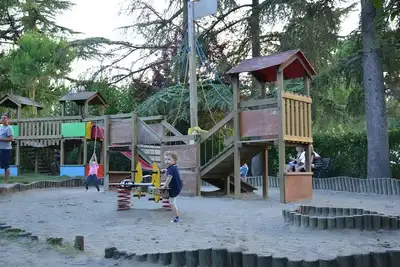 Image de Maison mobile avec terrasse et climatisation