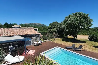 Image de Pierre Plantée: Pleine nature et piscine chauffée