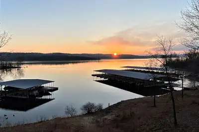 Image de LaKe LiFe Luxury Waterfront with Incredible View!
