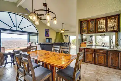 Image de Views + Fire Pit: Hilltop Retreat in Rio Rico!